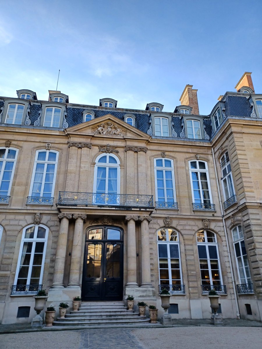 RogeliaPC's tweet image. Sir Richard Moore, chief of the secret intelligence service delivered the inaugural Entente Cordiale lecture at the British embassy in Paris. We also heard from Nicholas Lerner, the head of France's foreign intelligence agency. Excellent event hosted by @MennaRawlings
#EC120