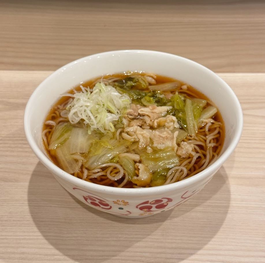 KirakuSoba's tweet photo. 今回の季節メニューみなさんはどちらがお好みでした？
良かったら教えてください💁🏻‍♂
いいね♡：🍀春菊天玉そば
リポスト：🐷豚肉白菜あんかけそば https://t.co/tO6GR8LkcC