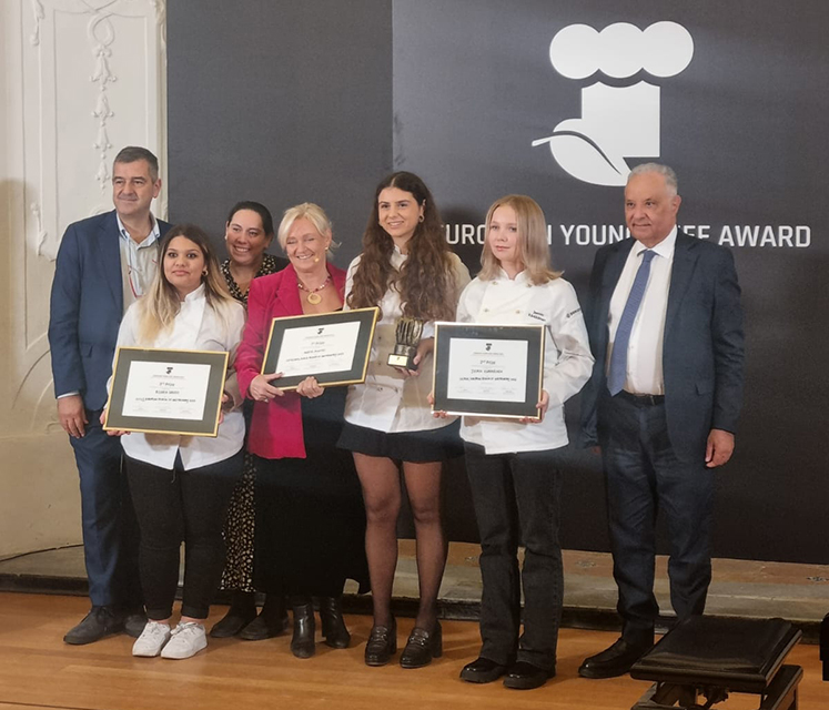 Opiskelijamme Jasmin Kärkkäinen otti toisen sijan kansainvälisessä European Young Chef Award -kilpailussa Sisiliassa. samiedu.fi/opiskelijamme-… #Samiedu #ammatillinenkoulutus #eyca2024