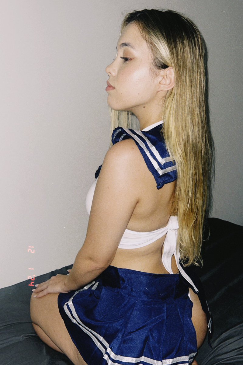 heavenally_'s tweet photo. o que fariam com uma colegial dessas? 😈 https://t.co/mc36GUMhAd