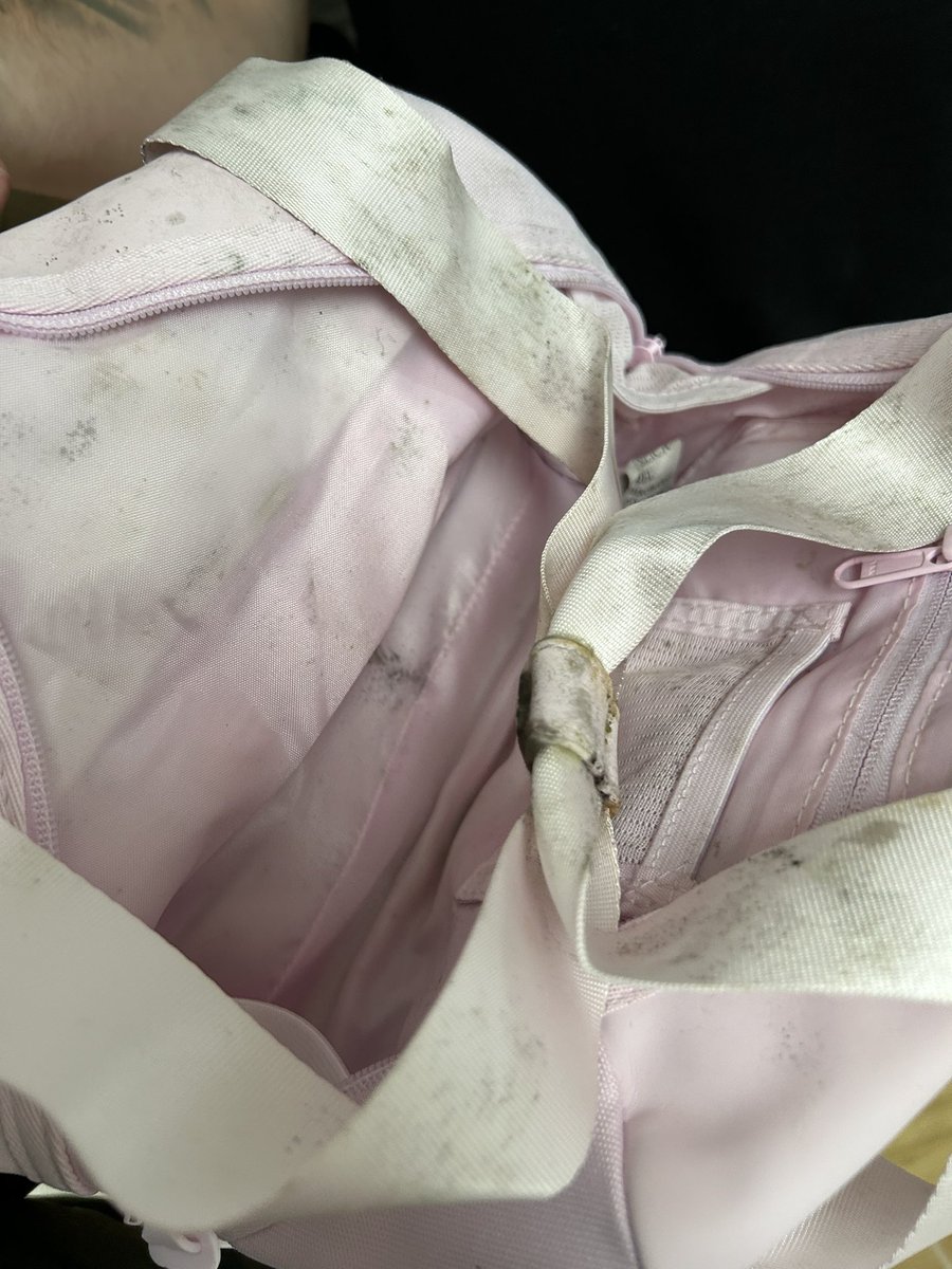 millswainnn's tweet photo. @Gymshark this is disgusting 🤢 https://t.co/0kOKagitVq