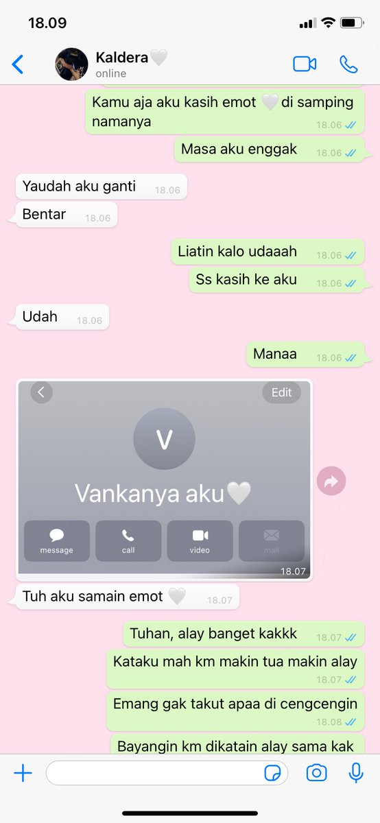 oderrable's tweet photo. Maaf ya kalau berdua ini pacarannya masih suka alay #vandera https://t.co/RgPDo7Vxsm