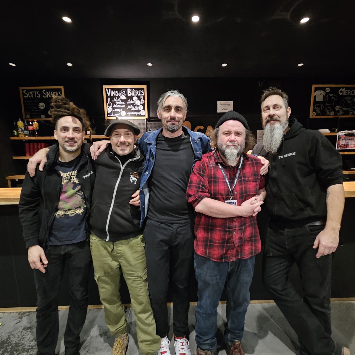 Vendredi c'était la dernière date avec The Inspector Cluzo, chez eux à Mont de Marsan dans un Café Music complet depuis des semaines. On remercie infiniment Laurent et Mathieu pour leur amitié et leur soutien. 
Prochaines dates les 12 et 13 Déc à Perpignan et Périgueux.