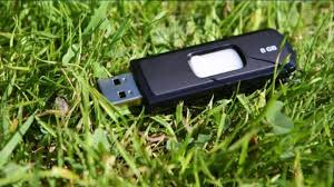 nullr0uting's tweet photo. La verdad es que hasta hace poco pensaba que era un poco leyenda o que, como mucho, había sido usado de recurso en un capítulo de Mr. Robot, pero ¡RESULTA QUE ES REAL!

¿Te has encontrado alguna vez un pendrive USB tirado en el suelo?⚠️ Pues cuidadin que la puedes liar...

Abro🧵 https://t.co/M1LTCkscgD