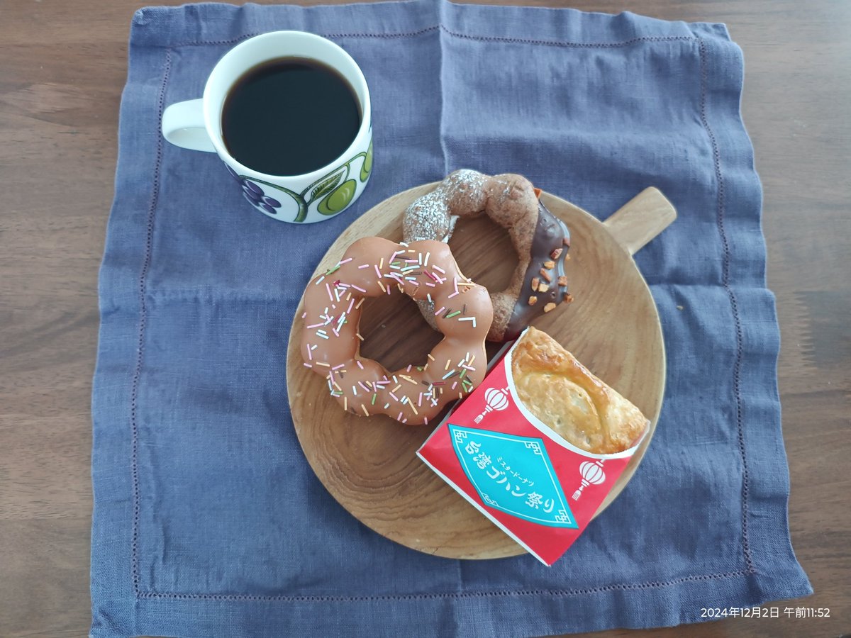 koko_kenkyu's tweet image. 信濃町の大学病院。動きに問題は無いしリハ面からアプローチできることは無さそう、とのことで今後は麻酔科がメイン。納得してるけどちょっとさびしい。
信濃町アトレにミスドあるの初めて知った。時間帯かな？ポンデショコラシリーズと台湾ゴハン並ばずに買えた🍩　#saltreduction #hypertension