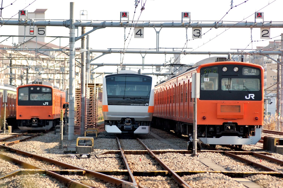 昨年の今日紹介した映像です。
＃２０１系
＃Ｅ２３３系
2006.12.02撮影