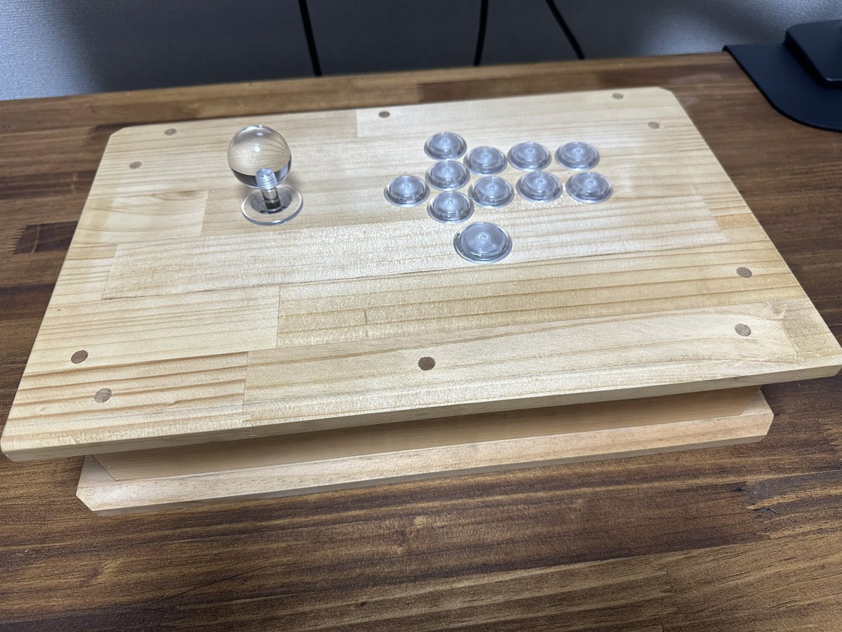 カラー違いで別の木製モデルも作成しております。 スペック レバー:三