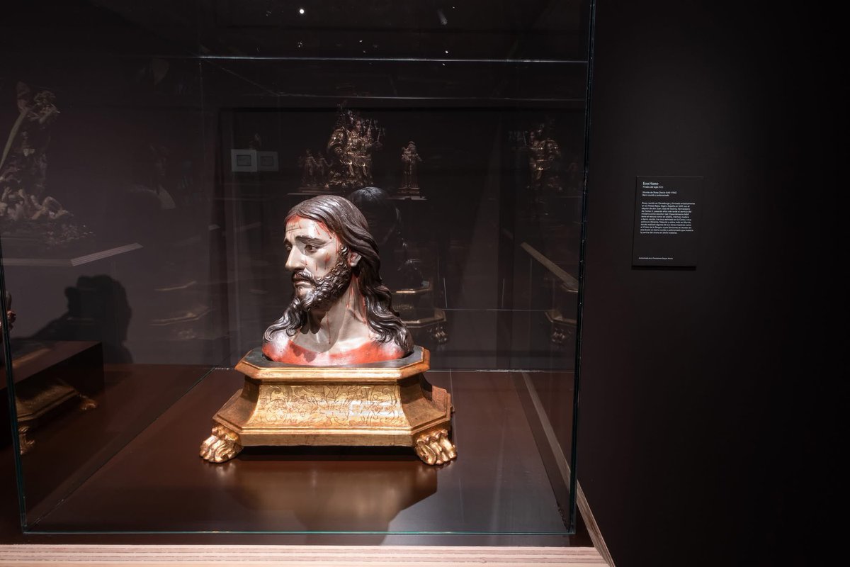 Archicofradía de la Sangre (@sangremurcia) on Twitter photo El busto del Ecce Homo de Nicolás de Bussy ya se encuentra en el <a href="/MuseoEscultura/">Museo Nacional de Escultura</a> de Valladolid con motivo de la exposición Luisa Roldán. Escultora Real.
Más información:
cultura.gob.es/mnescultura/ex…
Museo Nacional de Escultura. Javier Muñoz, Paz Pastor y Laura Riaño El busto del Ecce Homo de Nicolás de Bussy ya se encuentra en el <a href="/MuseoEscultura/">Museo Nacional de Escultura</a> de Valladolid con motivo de la exposición Luisa Roldán. Escultora Real.
Más información:
cultura.gob.es/mnescultura/ex…
Museo Nacional de Escultura. Javier Muñoz, Paz Pastor y Laura Riaño