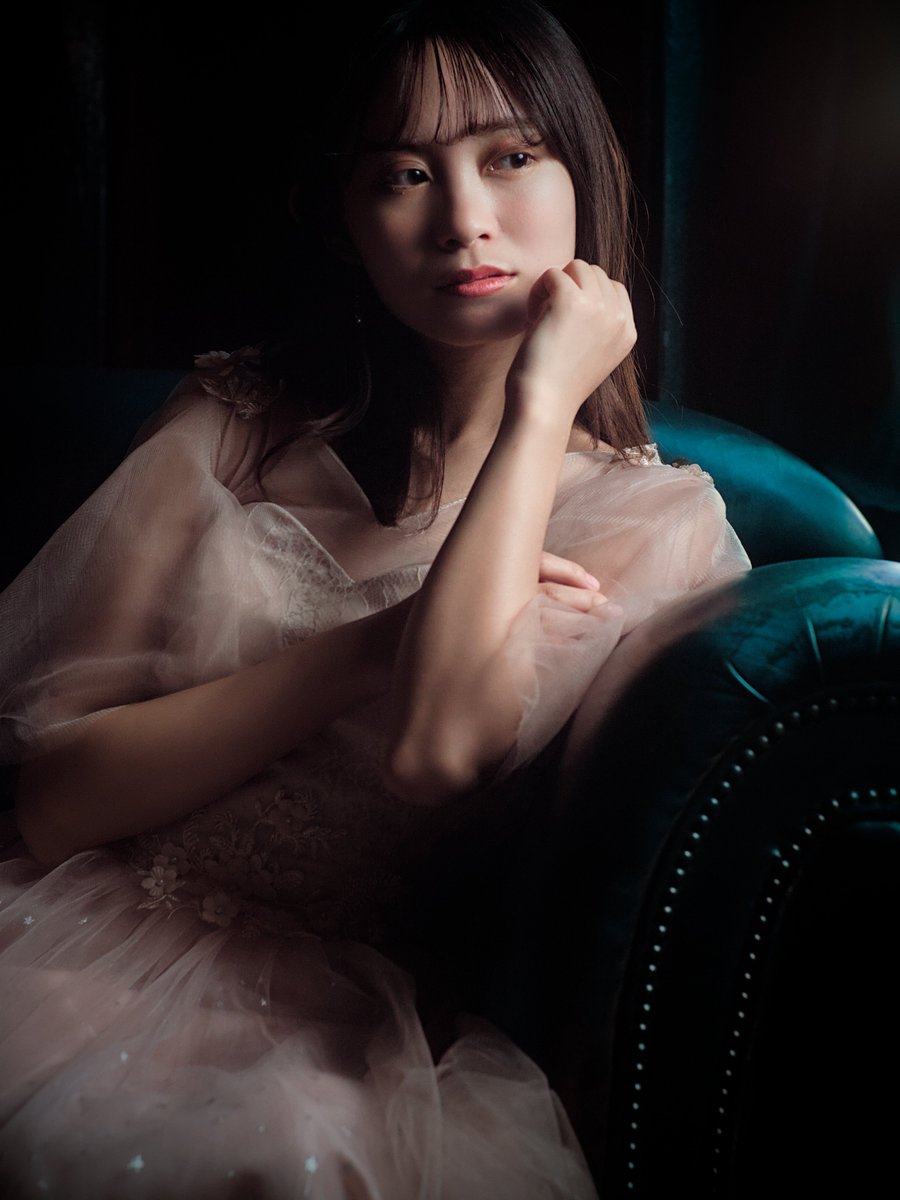 mugika9's tweet photo. Moody🛋️

まるさん @i_am_maru___ 

#portrait #photography 
@kawacolle2017 https://t.co/t167g3lI5v
