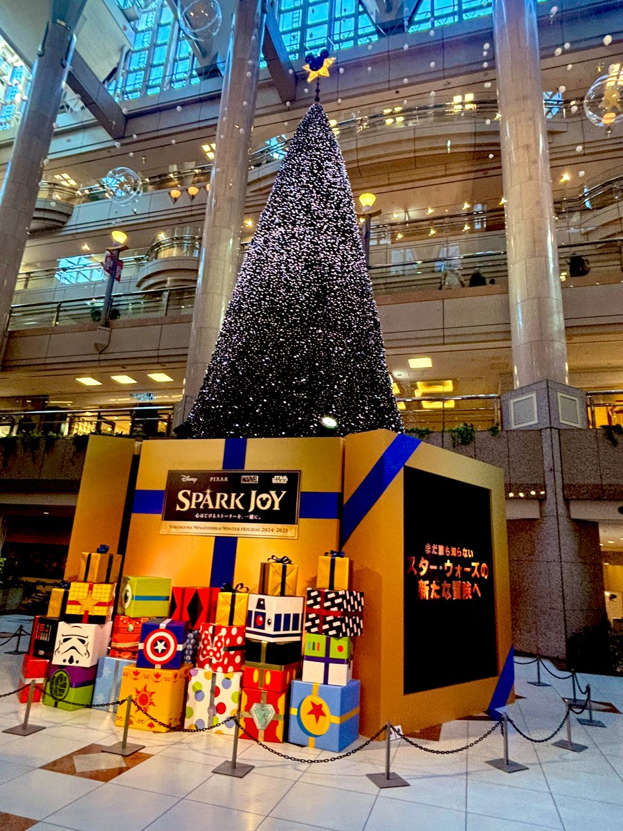 1neko_1's tweet photo. もうすぐクリスマス⭐️🎄
私の生まれ育った
横浜みなとみらい
ランドマークプラザ1Fにある
巨大クリスマスツリー
#SPARKTREE
話は変わるが、
私も出演
『#あっちこっちじゃあにー』
#イオンシネマ新潟亀田インター での上映は、
明日と明後日で終了
明日も明後日も
17:10〜
https://t.co/l3dUxVffZe https://t.co/xNqH5vuJ82