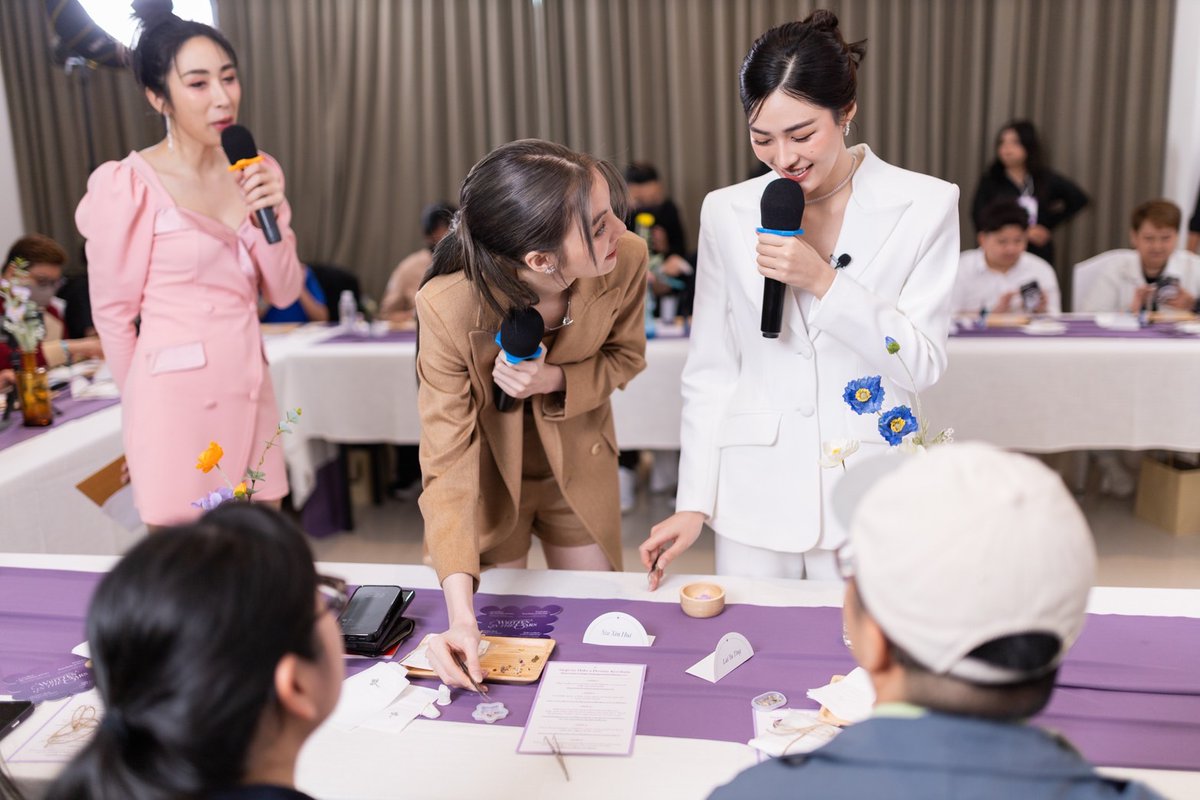 StarDelight_ent's tweet image. Journey through Star Trails with LingOrm :
การเดินทางแห่งโชคชะตาที่ประทับใจไม่รู้ลืม

facebook.com/share/p/17gEyi…

#TrappingxLingOrm
#WrittenInTheStars
#LingOrm #หลิงออม
#linglingkwong #Ormkornnaphat