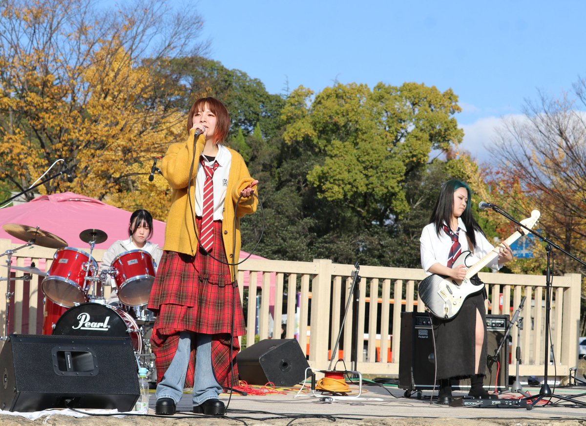 BUDDY95098145's tweet image. 2024年12月1日(日曜日)
『ぐるメロっ！』
姫路大手前公園
イリンクス💐💐
#xilinx. 
#イリンクス.
#ぐるメロっ