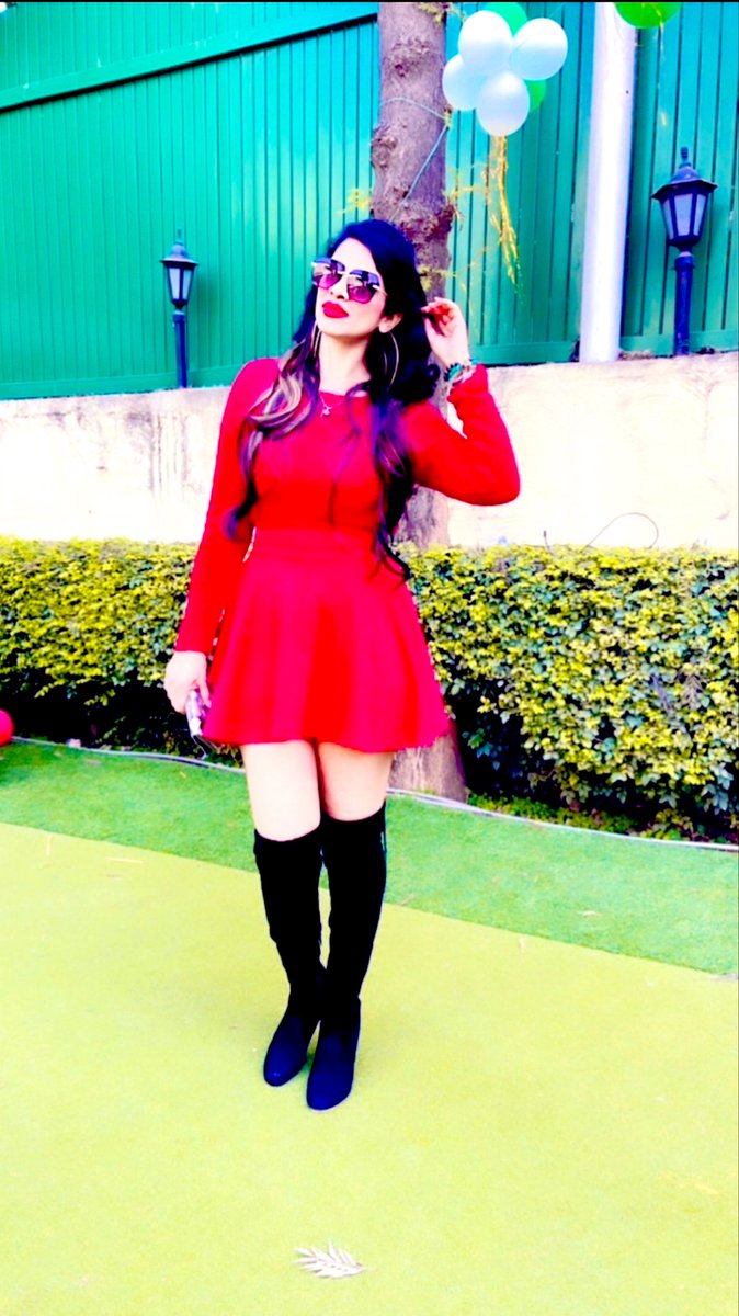 AnEffulgence's tweet photo. Quote with something red ♥️🥰🙈
#TwitterRed
#RedTwitter https://t.co/85psvdoy4x