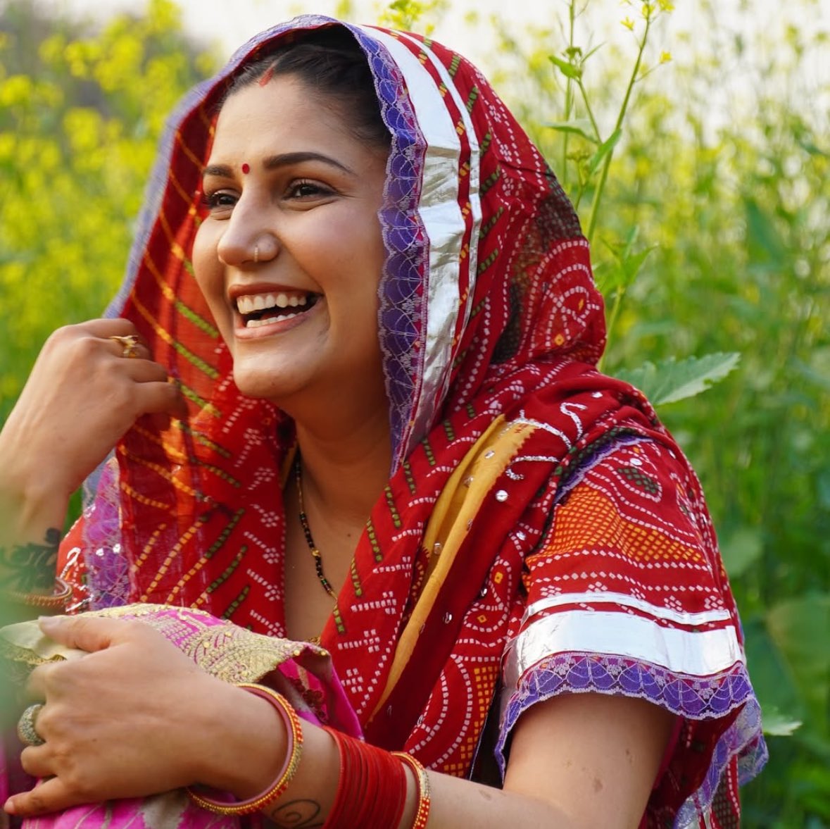 ChicPair's tweet photo. 1. सपना चौधरी
2.अंजलि राघव
3. रेणुका पवार
4.प्रांजल दहिया
इन चारो में से आपकी फ़ेवरेट कौन है….😊 https://t.co/DEo1QYEENK