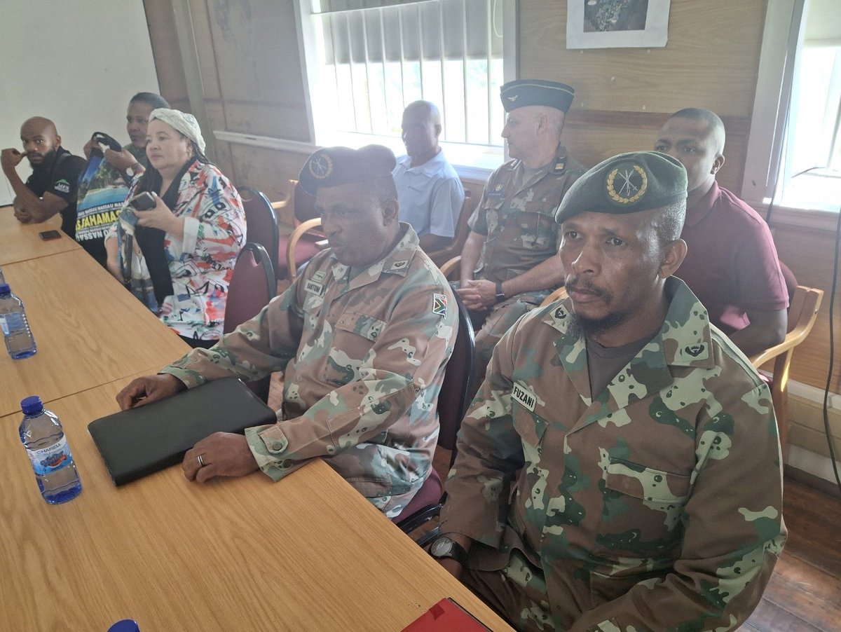 SANDF_ZA's tweet photo. #JointOperationsFreeStateArticle || Joint Tactical Headquarters Free State Celebrates Goodwill Parcel Project at the Operational Base in Ladybrand Freetate.
https://t.co/dGOlk55kvy
#SANDF
#JointOperationsDivision
#JointOperationsFreeState
#GoodwillParcelProject2024 https://t.co/oqZVfwQkCA
