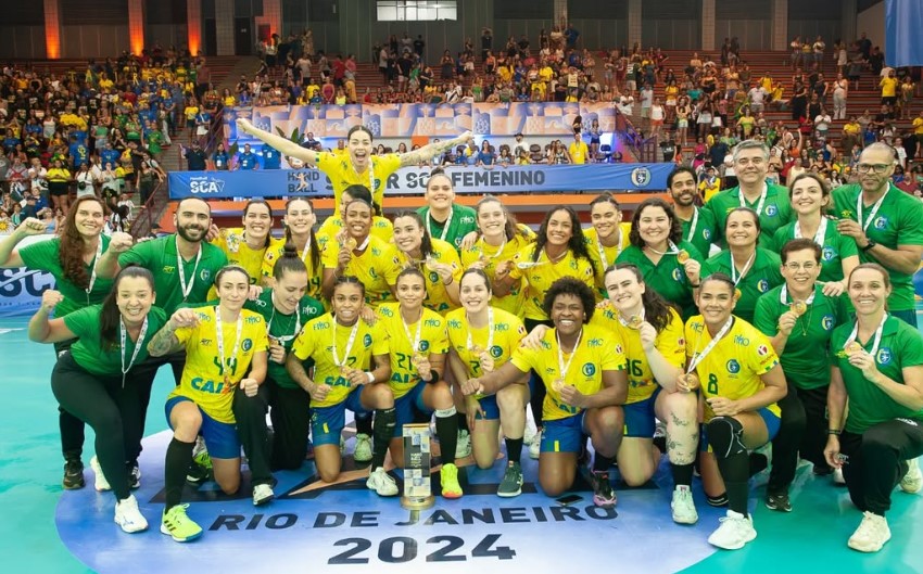 🏆 ¡Brasil 🇧🇷 se proclama campeón del #HandballSCASenior!

🤩 Proeza para 5⃣ jugadoras de la #LigaGuerrerasIberdrola

Marcela Arounian (<a href="/BmAulaCultural/">CD Balonmano Aula</a>)
Grasielly Pereira (<a href="/Beti_guerreras/">Replasa Beti-Onak</a>)
<a href="/kellyrosa_7/">Kelly Rosa</a> (<a href="/cbm_elche/">Atticgo Balonmano Elche</a>)
<a href="/Giuliaguarieiro/">Giulia</a> (<a href="/BMGranollers/">BM Granollers</a>)
Jhennifer Lopes (<a href="/BMRemudas/">Rocasa Gran Canaria</a>)

🔝
