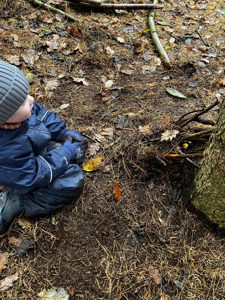 RoslistonEnvEd's tweet image. Last week the Saplings made mini shelters to protect small animals from all the rain! Join Saplings preschool Weds 10.30-11.30 am for fun in our wood & play in our sheltered area. £6 per child. Discounts for siblings & childminders. More info: rosliston@southderbyshire.gov.uk