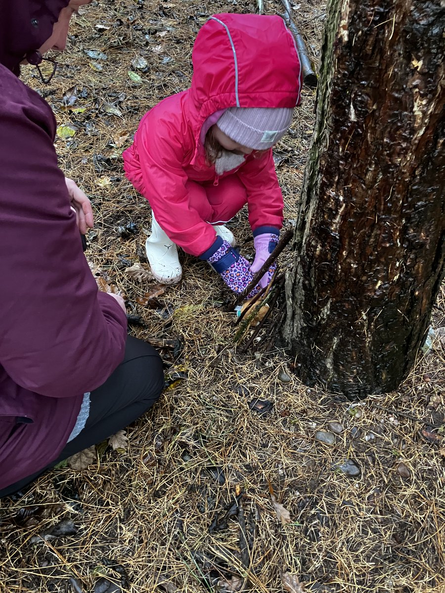 RoslistonEnvEd's tweet image. Last week the Saplings made mini shelters to protect small animals from all the rain! Join Saplings preschool Weds 10.30-11.30 am for fun in our wood & play in our sheltered area. £6 per child. Discounts for siblings & childminders. More info: rosliston@southderbyshire.gov.uk