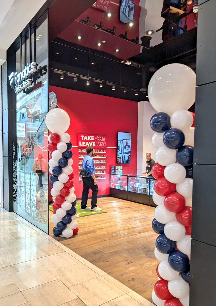 Brit_Breaks's tweet photo. Checking out the new @fanatics_uk store in Westfields that's just opened in Collab with @Topps_UK https://t.co/2kkdhTdHKR