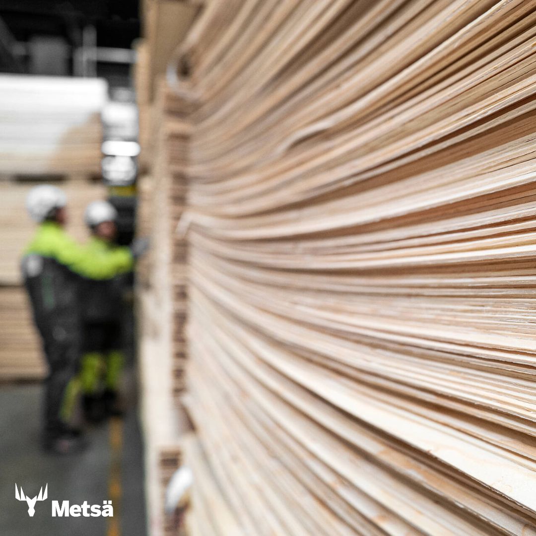 Have you tried our carbon storage calculator which calculates the carbon stored in different Metsä Wood products by volume? 

For example if a product stores carbon 1000 kg CO2 it is the same amount of carbon as in 1000 kg of carbon dioxide. 

Try it here:bit.ly/4eL0BA6