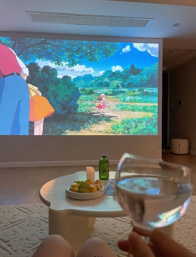 pershing___'s tweet image. The best time of the day is lying on the sofa and watching TV