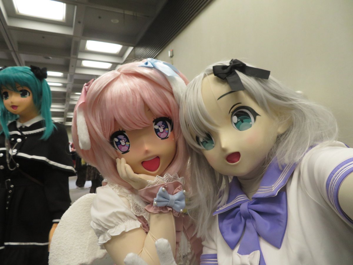 hatune20230315's tweet photo. うにちゃん⁦@micronomel⁩ とツーショット撮らせて頂きましたー♫
いつもありがとうー♫
またイズキグでお会いできるといいですねー

がんばって自撮りしてたらくらげさん⁦@kurageland_⁩ に撮影してもらっちゃいました♫

#むにむに製作所
#kig_Dool https://t.co/OCDcgv3Aht