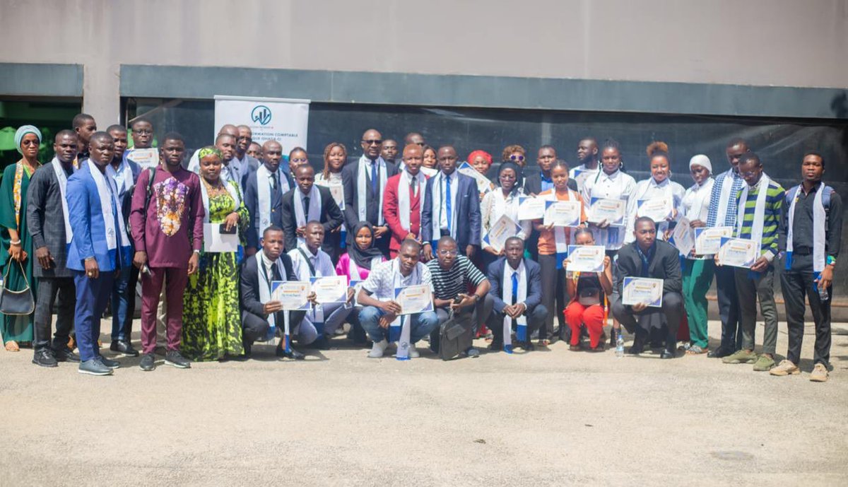 « De la théorie à la pratique. Comment s’y prendre ? ». 31 novembre. Au musée d’#Abobo. <a href="/IsraelGuebo/">Israël Guébo</a> s’entretenait a avec le groupement des jeunes comptables de 🇨🇮 sur la transition entre la théorie et la pratique après une formation. Les participants ont appris. Belle journée.