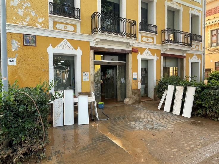 🔵Des de COBDCV, continuem reivindicant que encara no és el moment.

🛑Els professionals de les biblioteques són els primers que volen tornar a la normalitat. Tinga'm un poc de sentit comú.

🙏Per favor, NO porteu llibres de forma presencial. 

<a href="/AjuntamentAlbal/">Ajuntament d'Albal</a>  <a href="/AytoAlfafar/">Ajuntament Alfafar</a>