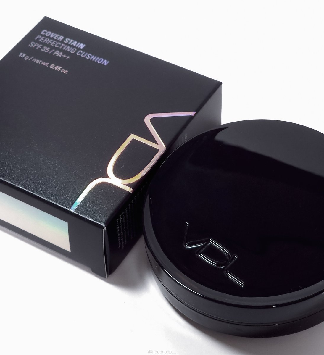 noopnoop__'s tweet photo. #광고 @vdl_cosmetics 
#RT이벤트 VDL 커버스테인 퍼펙팅 쿠션 선택 1종 (3인)🎁

브이디엘 커버스테인 퍼펙팅 쿠션이 올블랙으로 더 세련되고 깔끔해져서 돌아왔어요!

얇은데 커버력 좋고, 밀착력 넘 좋은 쿠션🥹

12/1~7 기간 동안 올리브영 단독 리필기획세트
34,000원 → 28,900원, 15% 할인‼️ https://t.co/CndW84ksCl