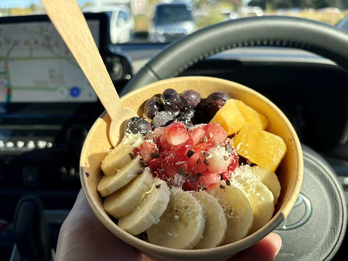 ショッピングモールの前でアサイーボウルが売っていたから買ってみた♪
美味しかったです☺️
朝昼晩アサイーボウルでもよか！
