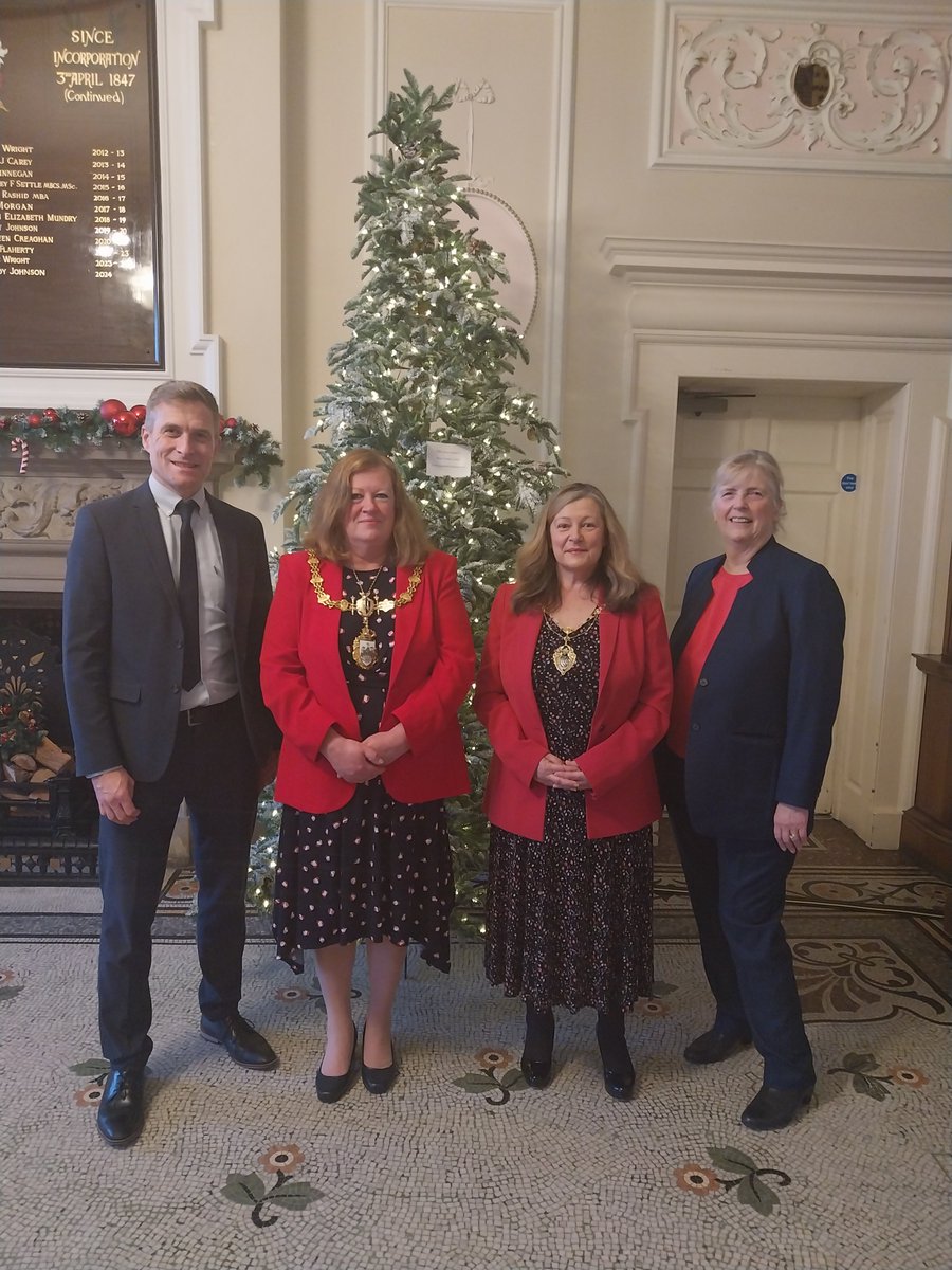 Mayor of Warrington (@warringtonmayor) on Twitter photo Special thanks to Matthew Bent, <a href="/BentsGardenHome/">Bents Garden & Home</a> for kindly donating a beautiful Christmas tree to the Friends of the Town Hall Special thanks to Matthew Bent, <a href="/BentsGardenHome/">Bents Garden & Home</a> for kindly donating a beautiful Christmas tree to the Friends of the Town Hall