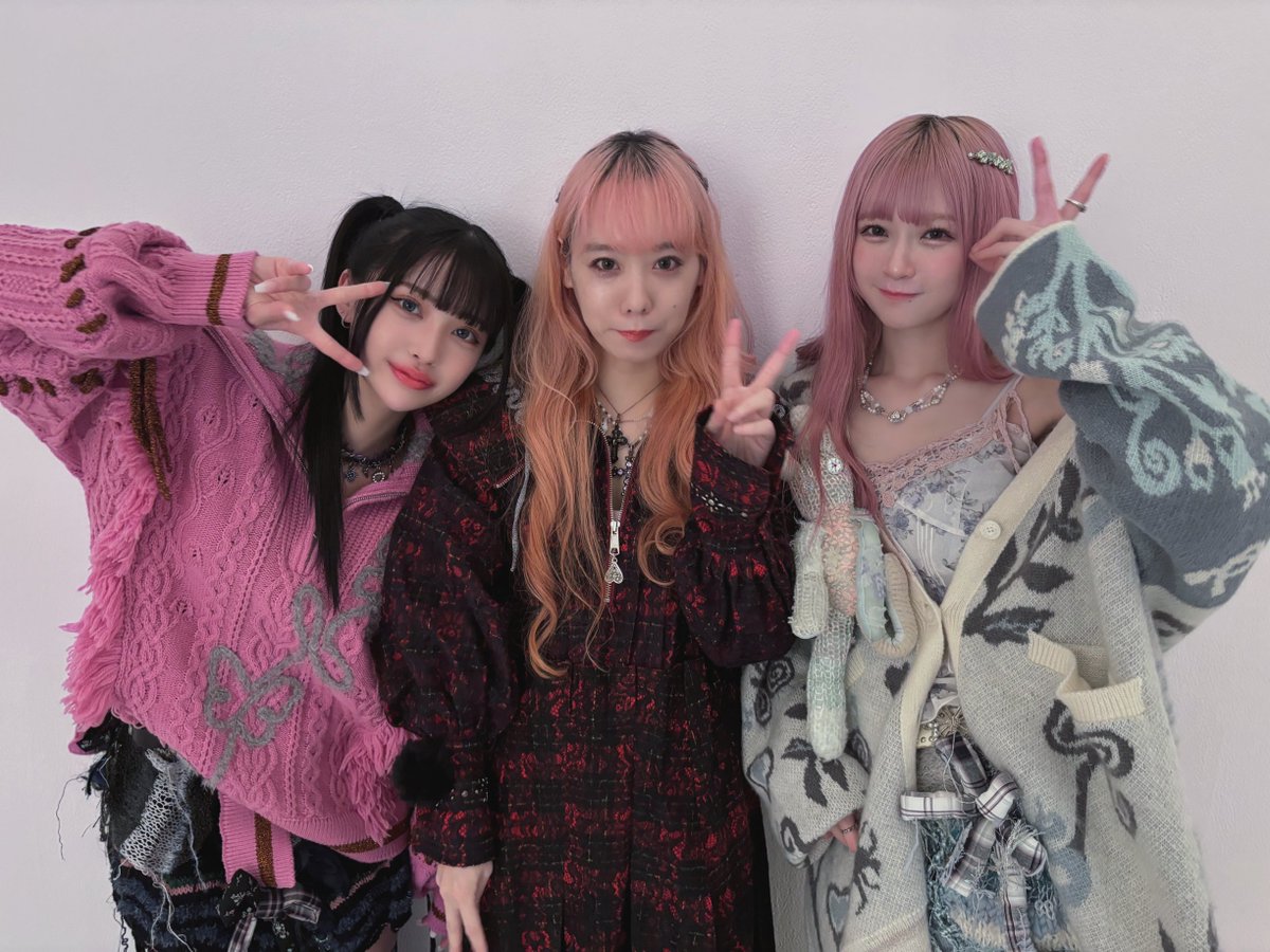 浴衣ドレス♡黒ピンクバラ柄♡ REIRIE 金子理江ちゃん着用 ありがとうございます🖤 「装苑」1月号 発売中です！ 東 佳苗×REIRIE