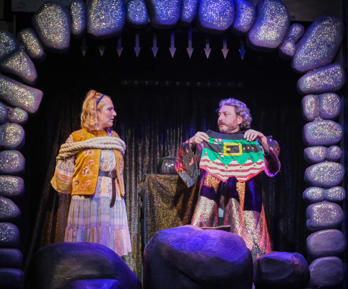 ScarboroughWeb's tweet image. Some great photos from @thesjt’s production of Aladdin.  We can’t wait to enter the wonderful world of Scarbaresia! #pantotime 

Photos Tony Bartholomew