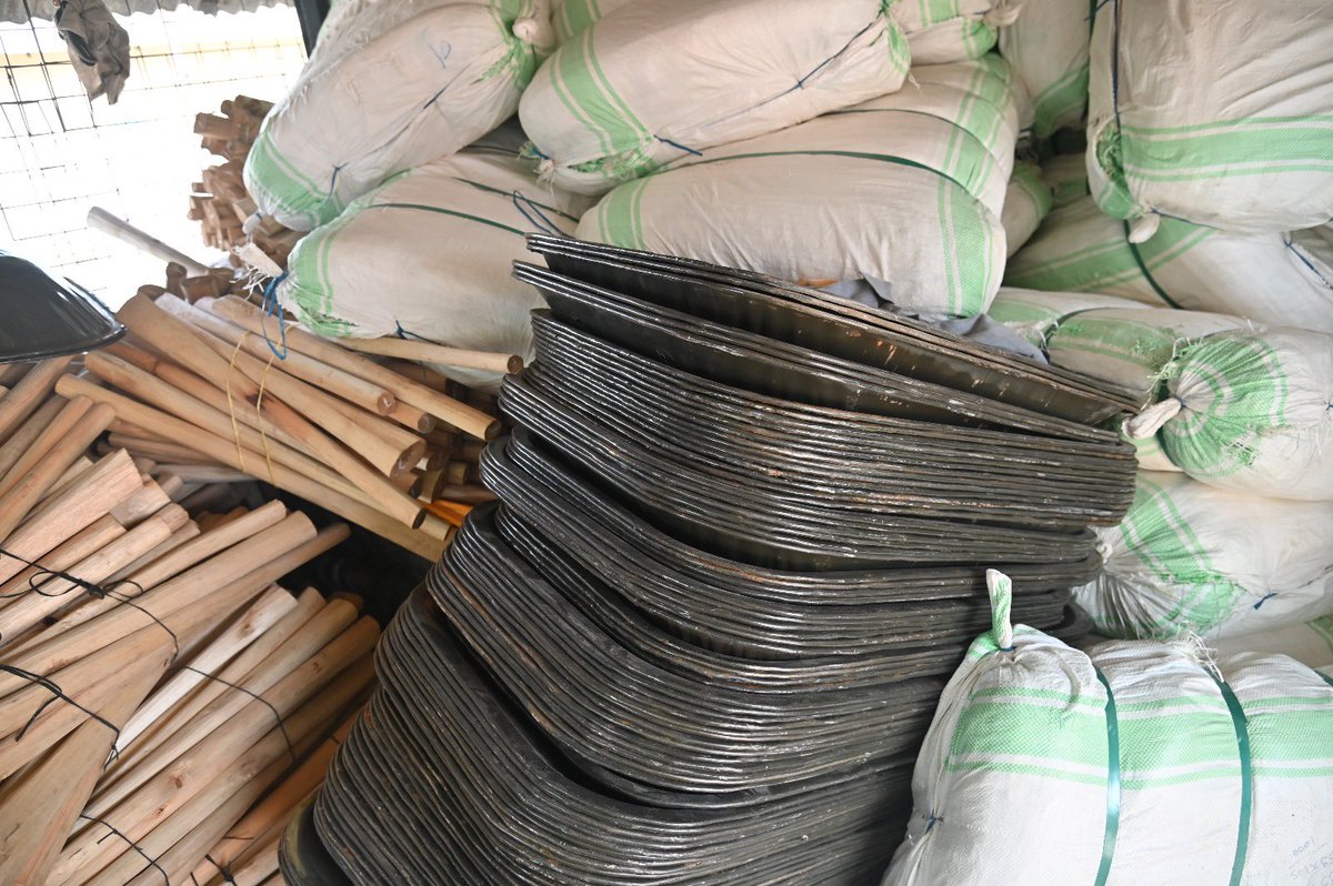 KenyiBetuel's tweet photo. Flood relief aid handed over to Pibor (GPAA)! Sandbags, tools, fuel &amp; plastic sheets to support affected communities. @MWRI_SouthSudan @WorldBank @emergency #FloodRelief #Pibor #GPAA https://t.co/ebeoW4GiJd