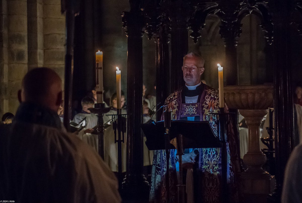 Durham Cathedral tweet media