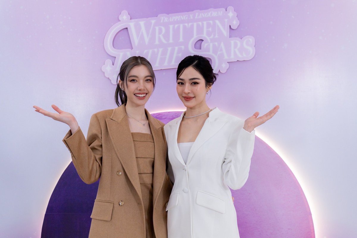 staynewsth's tweet image. Journey through Star Trails with LingOrm: การเดินทางแห่งโชคชะตาที่ประทับใจไม่รู้ลืม
 
#TrappingxLingOrm
#WrittenInTheStars 
#LingOrm #หลิงออม
#linglingkwong 
#Ormkornnaphat

ผ่านไปแล้วอย่างสวยงามและอบอุ่นสำหรับกิจกรรมสุดพิเศษ Journey through Star Trails with LingOrm ในโปรเจกต์