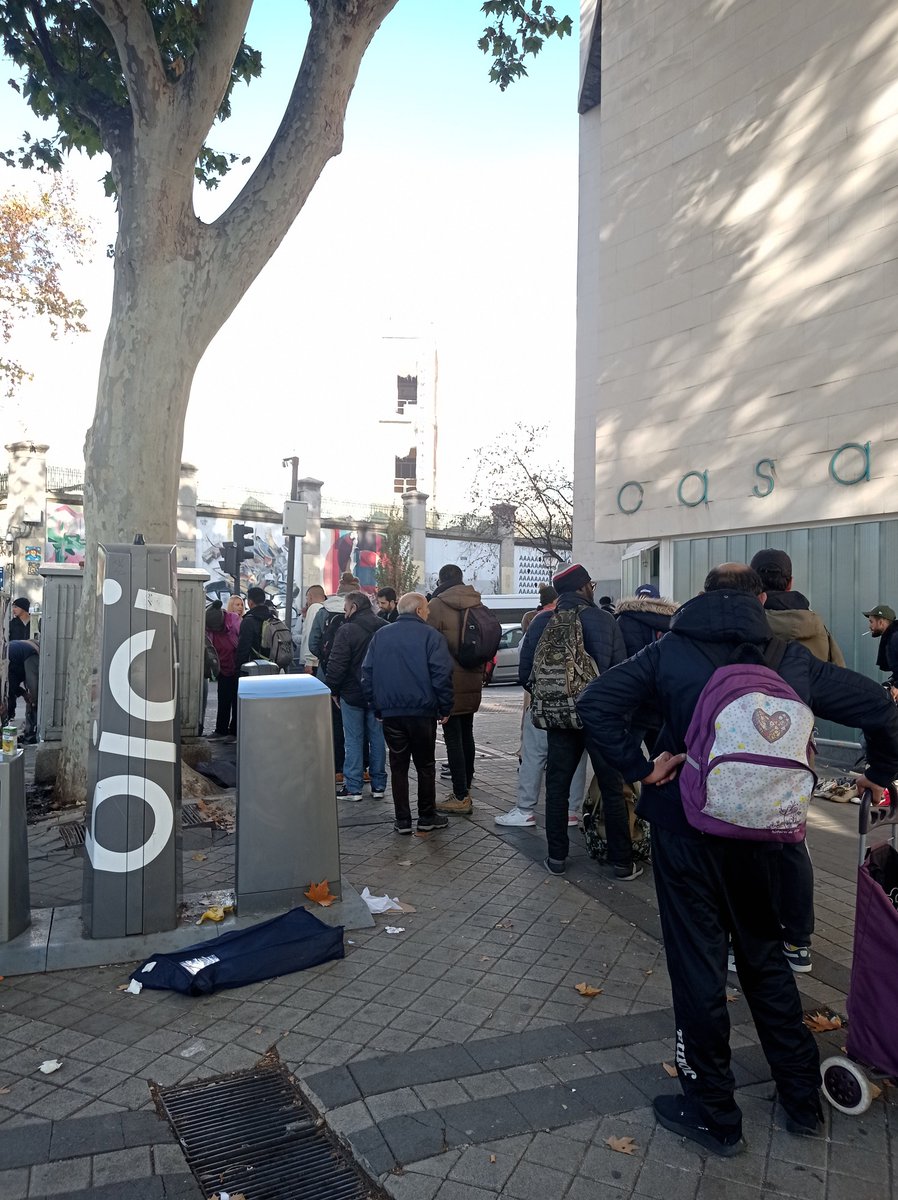 El sábado repartimos más de 75 kits de higiene personal y desayunos a personas sin hogar en Madrid, junto a la asociación <a href="/GranitoOrg/">GranitoaGranito.org</a>.

Según datos del INE, el número de personas sin hogar en España ha aumentado un 24,5% en la última década.
  atresmediacorporacion.com/sostenibilidad…