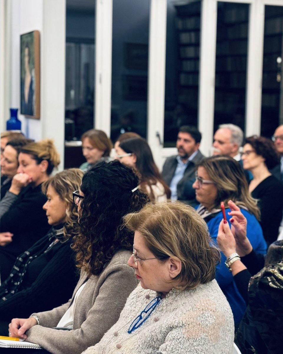 Si è tenuto a #CasaBellonci il secondo appuntamento del gruppo di lettura
#NoveTazzine, dedicato a «Ritratto in piedi» di Gianna Manzini e arricchito dalla partecipazione di Laura Imai Messina.
