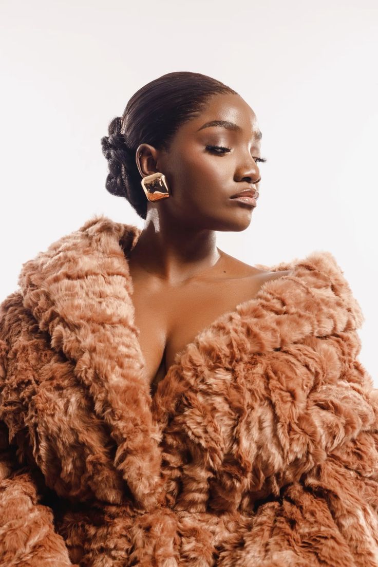 OneJoblessBoy's tweet photo. What song made you fall in love with Simi? https://t.co/kGt3NPUdqo
