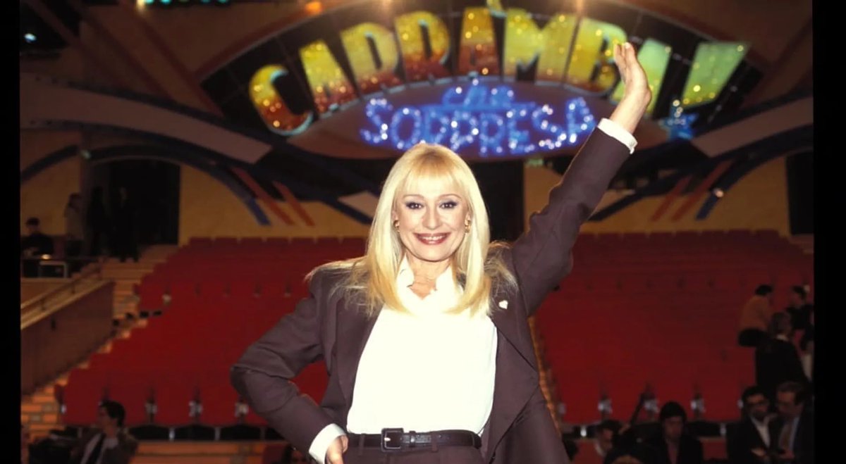 Cinguetterai's tweet photo. Alessia Marcuzzi condurrà su Rai 2 un remake/revival di #CarrambaCheSorpresa, programma portato al successo da Raffaella Carrà.
Sarà un emotainment basato sullo storico show inglese #SurpriseSurprise (format originale di Carramba) e in parte diverso dalla versione di Raffaella. https://t.co/BG3dZPeyfP