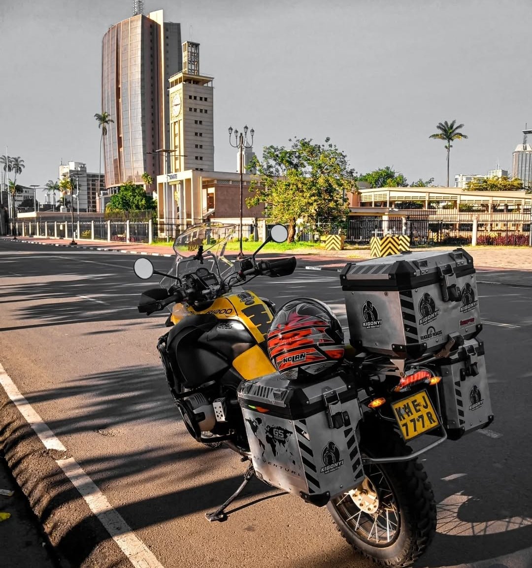Jana as i left town, nilisimamishwa outside Bunge Towers by two AP officers, ati it's off limit for motorcycles to use that road. I even saw like 15 bikes zimeshikwa hapo ndani ati zinapelekwa kortini, tulifika hapa aje? they claim those are new VP orders- Madness.