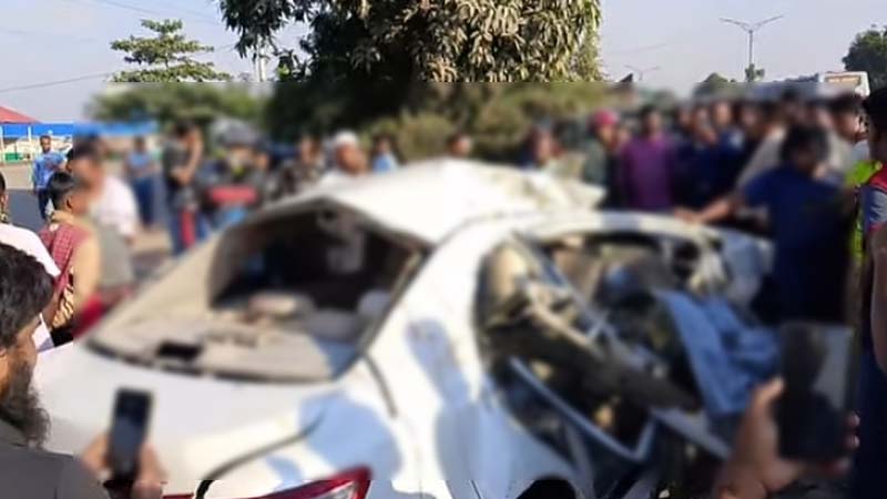 সাভারে সড়ক দুর্ঘটনায় নিহত ৩