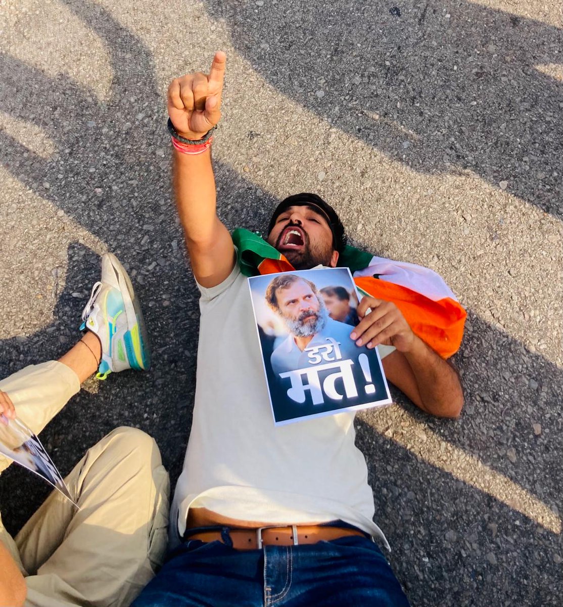 PRG Bishnoi (@prgbishnoi) on Twitter photo हिटलर के पद चिन्हों पर चलने वाले काले अंग्रेजों ने पीछले 10 साल से ऐसे लाखों बेरोजगार युवाओं की आवाज़ दबाने का काम किया है।
देश में अघोषित आपातकाल का दौर चल रहा हैं, तानाशाह राजा जब चाहें तब किसी को जैल में डाल सकता है,
<a href="/BhajanlalBjp/">Bhajanlal Sharma</a>
#WeStandWithAbhimanyuPoonia हिटलर के पद चिन्हों पर चलने वाले काले अंग्रेजों ने पीछले 10 साल से ऐसे लाखों बेरोजगार युवाओं की आवाज़ दबाने का काम किया है।
देश में अघोषित आपातकाल का दौर चल रहा हैं, तानाशाह राजा जब चाहें तब किसी को जैल में डाल सकता है,
<a href="/BhajanlalBjp/">Bhajanlal Sharma</a>
#WeStandWithAbhimanyuPoonia