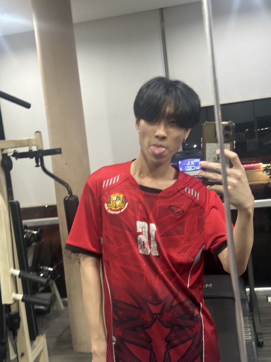 อย่าลืมออกกำลังกายกันเด้อ ส่วนผมมาถ่ายรูปเล่น