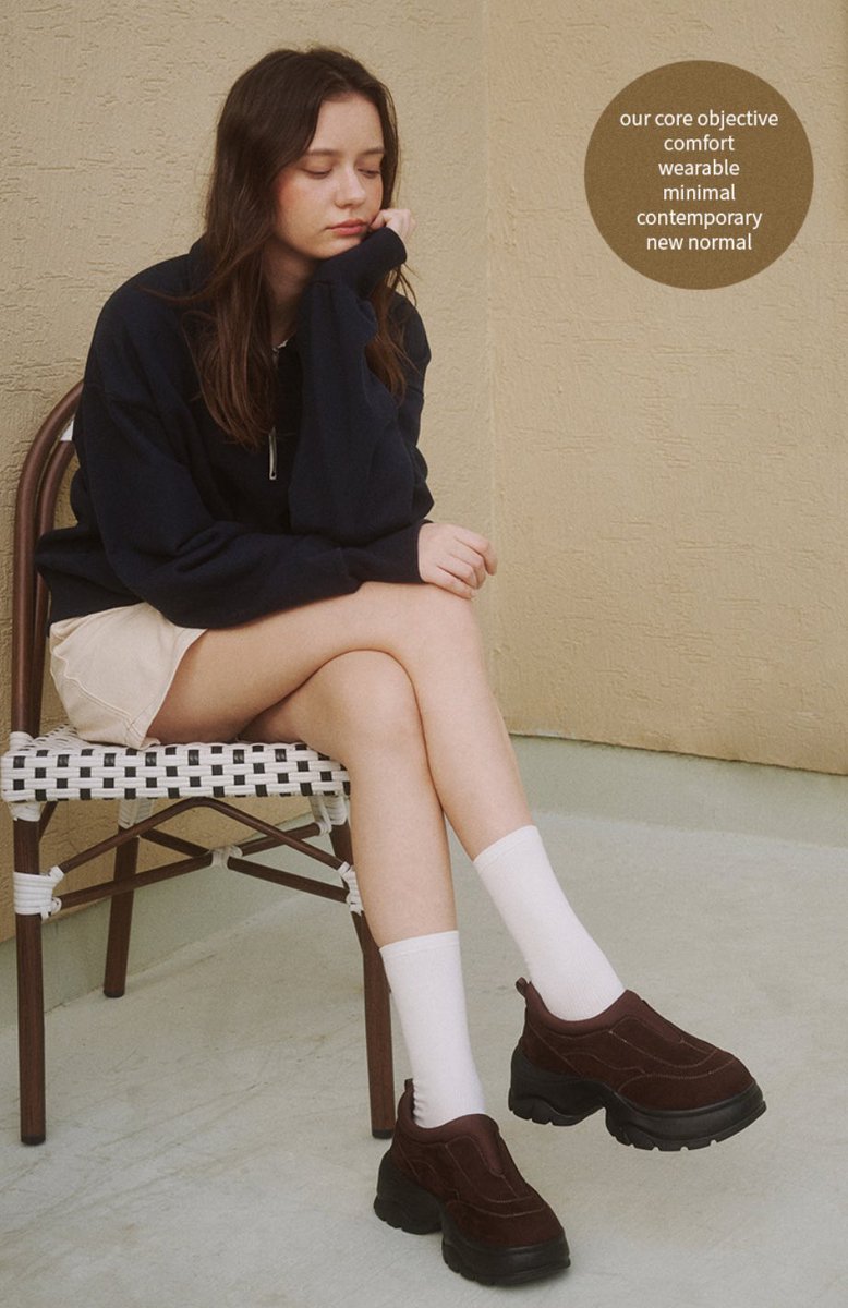 지젤언니가 신었던데 저렇게 바지에 입어도 잘 어울리고 치마나 원피스 전부 잘 어울릴 것 같아서 매입....
s.zigzag.kr/FB0plKzdmf