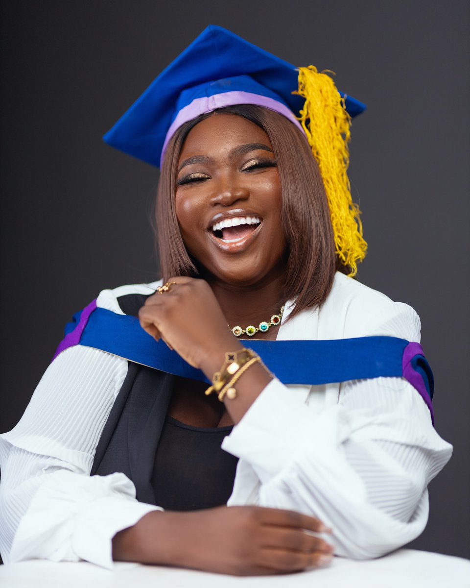 ProwessMide's tweet photo. Walking off the stage with a degree👩‍🎓 in hand and endless dreams in my heart❤️🤭..Here’s to growth, grit, and God’s grace🎓💫

#NewBeginnings #Election2024 #Convocation #class2022 https://t.co/dn0FhpOZMu