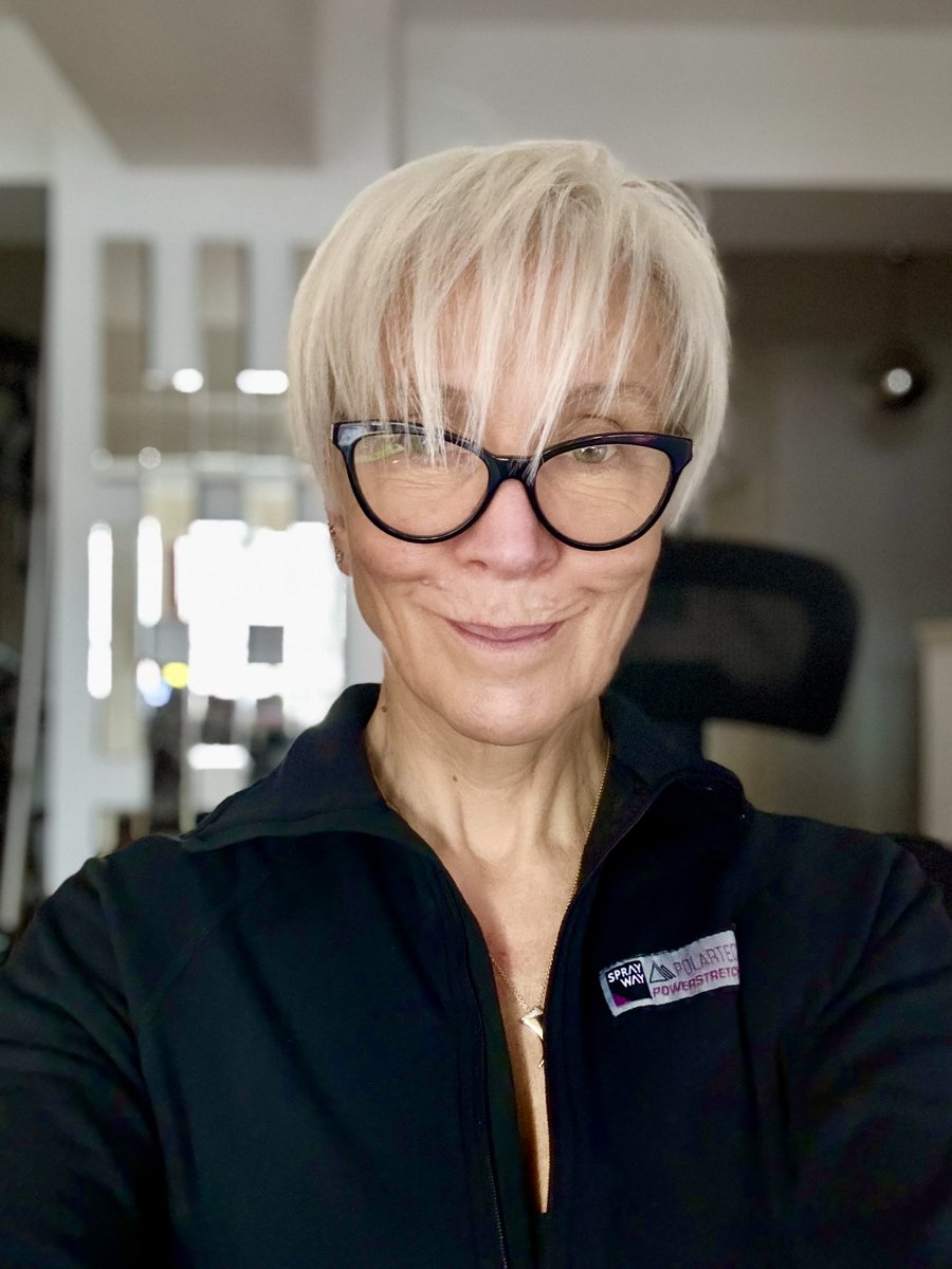 DawnNeesom's tweet photo. Kicking off last week of fifties 😱 Mad 20 hour day live TV &amp; radio; magazine &amp; newspaper writing plus starting podcast. Think that's every #journalism box ticked 😂 So lucky to have had best job in the world for nearly 40 years 🥰 #birthdaymonth #Sagittarius #oldbag https://t.co/YNd7E83lGj
