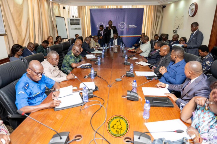 IdolwaMant62434's tweet image. 🔴🇨🇩#Retour_en_Image :Paie des agents et fonctionnaires de l&apos;État : un suivi renforcé pour une meilleure régularité
Le Comité de suivi de la paie des agents et fonctionnaires de l&apos;État s’était réuni, le mercredi 20 novembre 2024
@KankuSipamba 
@Likunde le meilleur