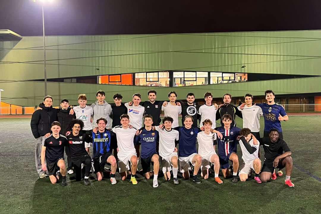 🏅⚽ Jeudi dernier, sur le campus <a href="/RennesUniv/">Université de Rennes</a>  de Villejean, le chargé de mission foot de l'<a href="/AAEPRennes/">AAEPR</a>  et la <a href="/CorpoAECDR/">AECDR</a>  ont organisé un match interfilière mémorable 🤝⚡. Dans une ambiance conviviale, ce moment a mêlé #sport, #santé et #cohésion. Score final : 5-3 pour les