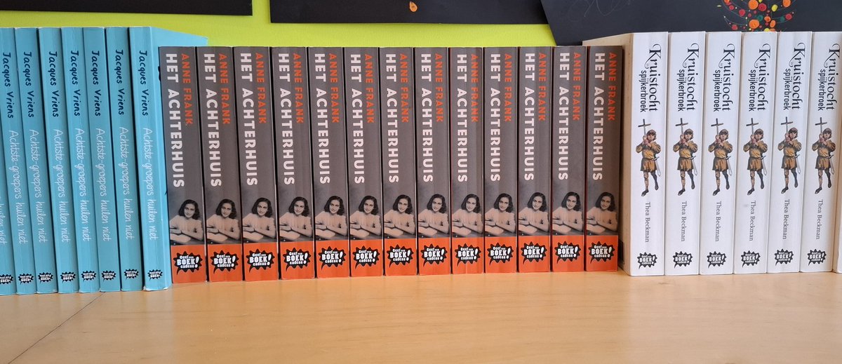 Onderwijsgek's tweet photo. Gezien: samenleesboeken voor groep 8.

De schoonmaakster zag ze staan en vroeg aan de leerkracht of ze een exemplaar van Het Achterhuis mocht lenen. @leesknokploeg https://t.co/HmdPmkQ4Ev